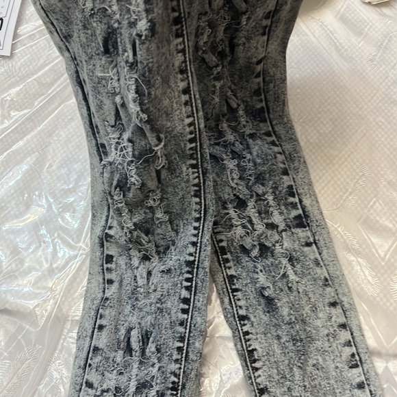 Risqué Jeans - Picture 2 of 4